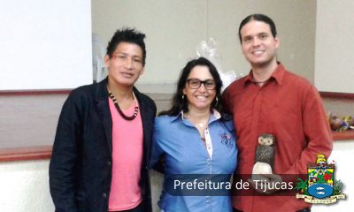 Na foto, cacique Marcelo, Marcia Reis e Tiago Lessa, museólogo do Museu Tijucas